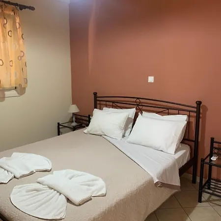 Little Yard & #4 Apartmán Naxos City