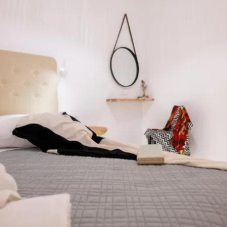 公寓 Little Yard & #4 Naxos City