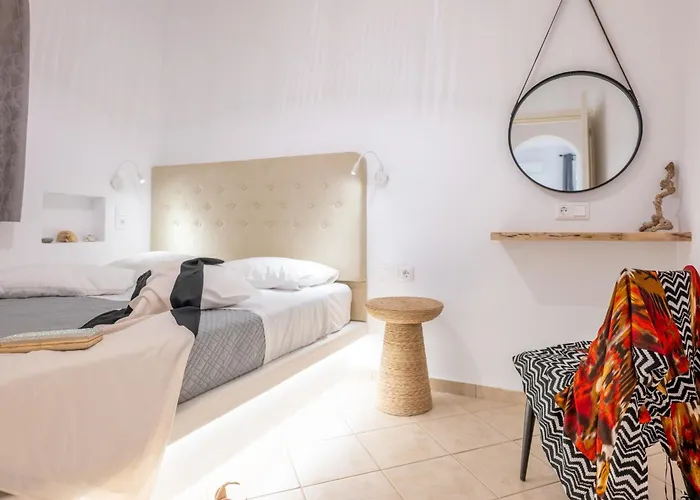 Little Yard & #4 * Naxos City